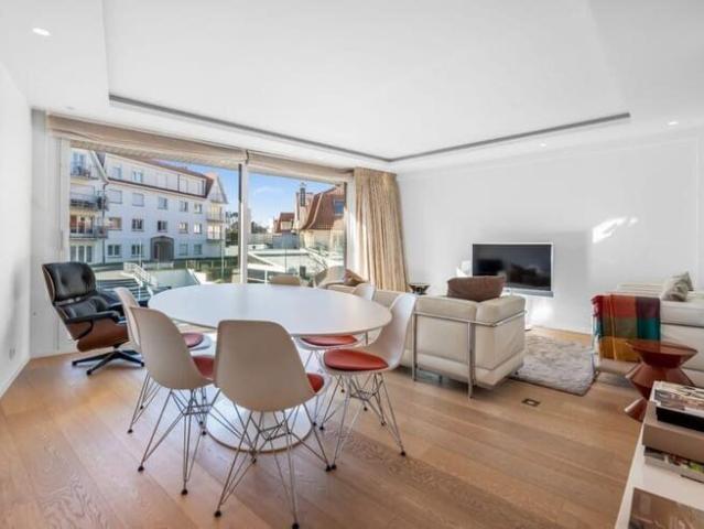 Zeer mooi vernieuwd gemeubeld 3 slaapkamer appartement met o
