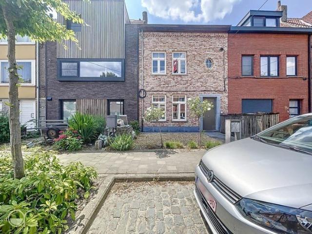 Zeer nette woning met 2 slaapkamers te Sint Amandsberg