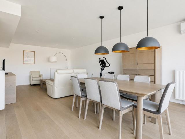 zeer knap luxueus afgewerkt 2 slaapkamerappartement met r.