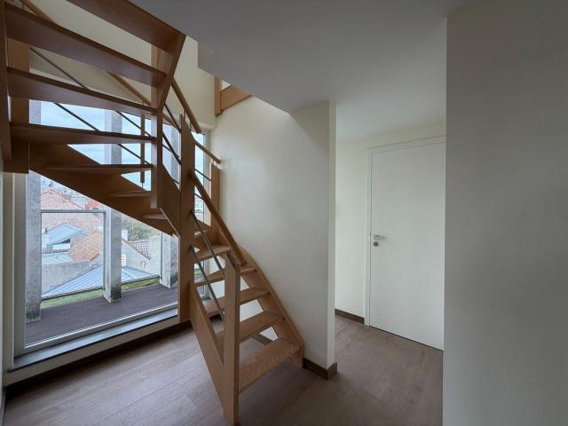 Zeer lichtrijk duplexappartement met twee slaapkamers en.
