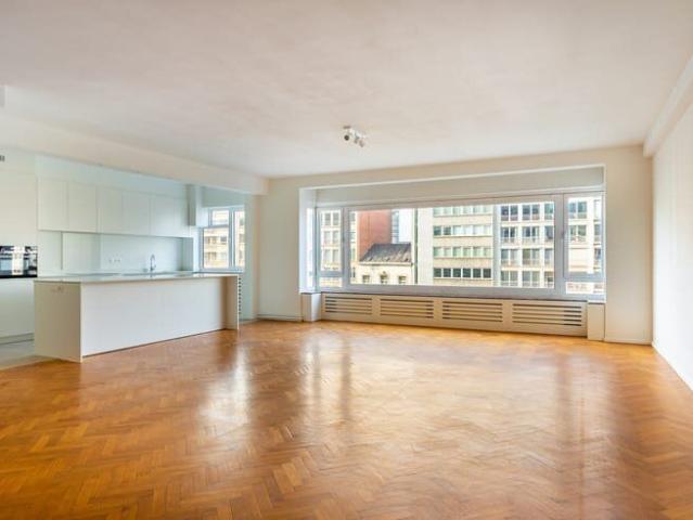 Zeer ruim 3 slaapkamer appartement met terras