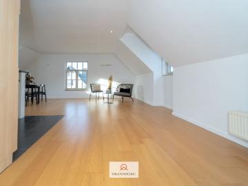 Zeer ruim 3 slaapkamer appartement 230 m²