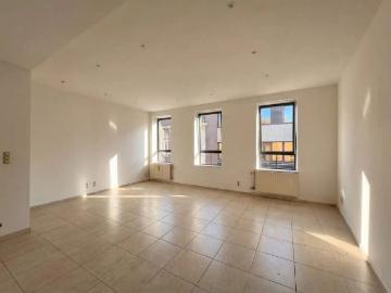 Zeer ruim 2 slaapkamer appartement met groot terras in het centrum van Bree