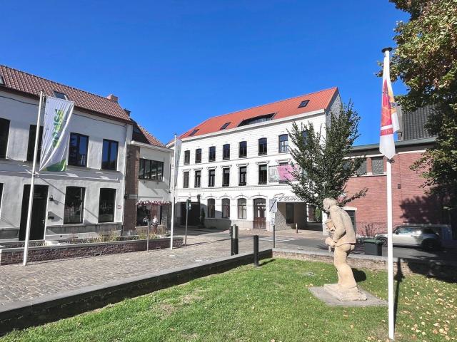 Zeer ruim 2 slaapkamerappartement op het voormalig cinema.