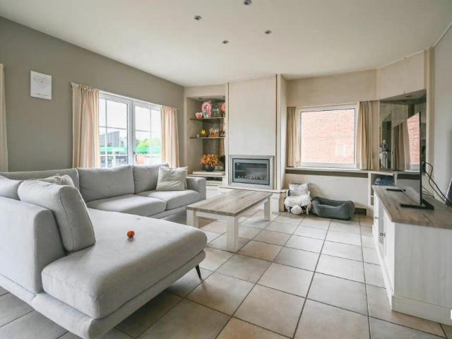 Zeer ruim appartement in het centrum van Oostrozebeke