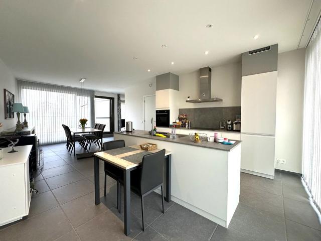 Zeer ruim appartement op goede locatie nabij de Smedenpoort