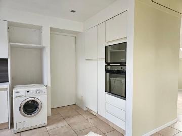 Zeer ruim appartement met 3 slaapkamers en terras