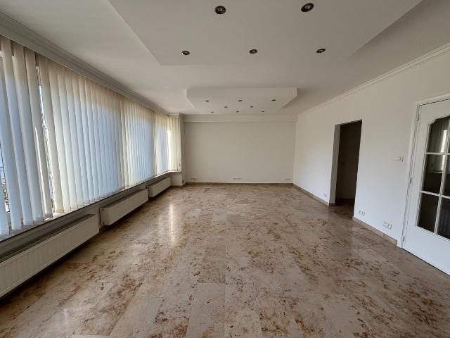 zeer ruim appartement met 3 slaapkamers in hartje hasselt