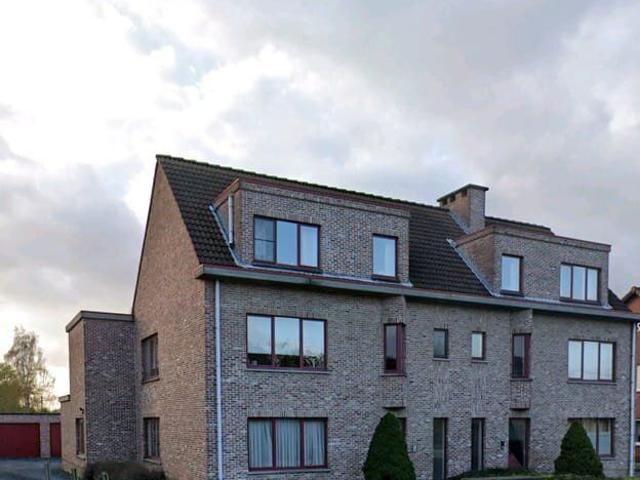 ZEER RUIM GELIJKSVOERS APPARTEMENT VAN 137M²+GARAGE