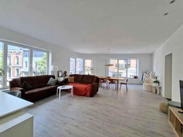 Zeer ruim gerenoveerd appartement te Hasselt
