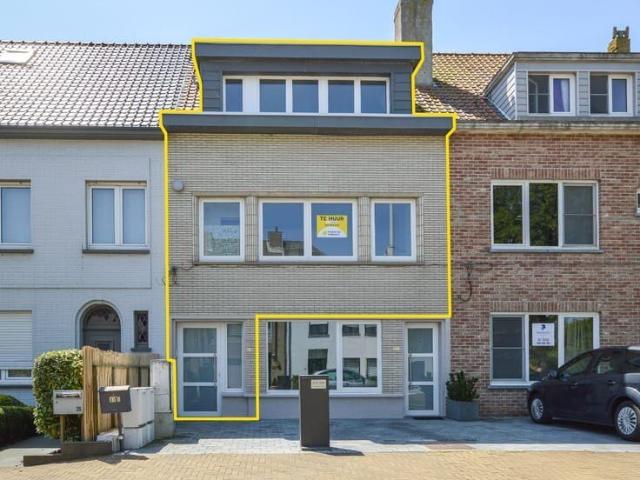 Zeer ruim duplexappartement met 2 slaapkamers te huur te Oo