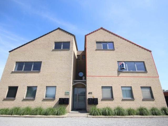 Zeer ruim duplexappartement met 3 slaapkamers in een groe.