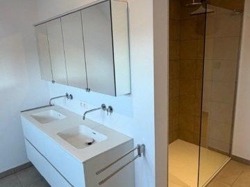 Zeer ruim recent duplex app met 3 slpks, 2 terrassen en autostaanplaats
