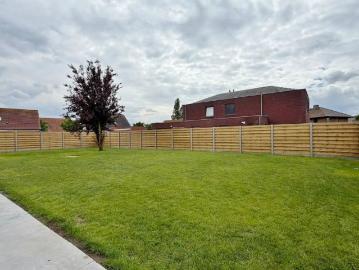 Zeer ruime nieuwbouwwoning in de dorpskern van Noordschote met grote garage en tuin