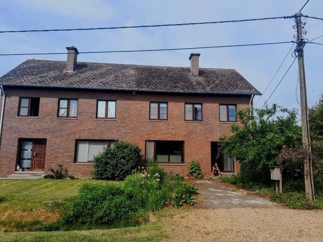 Zeer ruime halfopen woning met tuin, rustige omgeving Bree