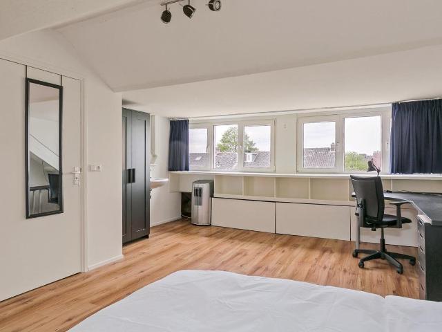 Zeer ruime kamer 30m2 Oud Mathenesse