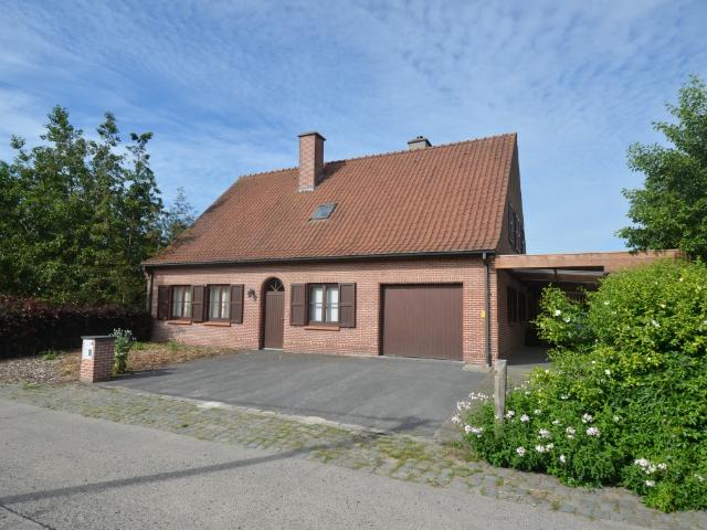 Zeer ruime vrijstaande woning nabij centrum Maldegem
