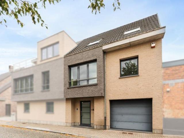 Zeer recente bel etage woning voorzien van alle comfort