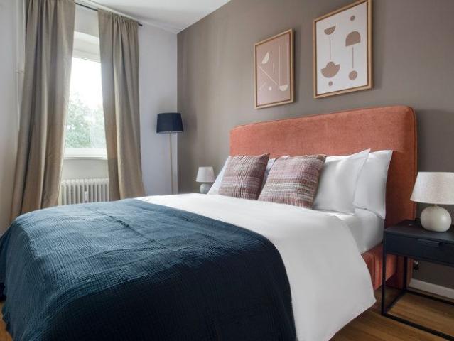 Zehlendorf 3 Bedroom flat, fully furnished with balcony, Berlin Amsterdam Apartments for Rent