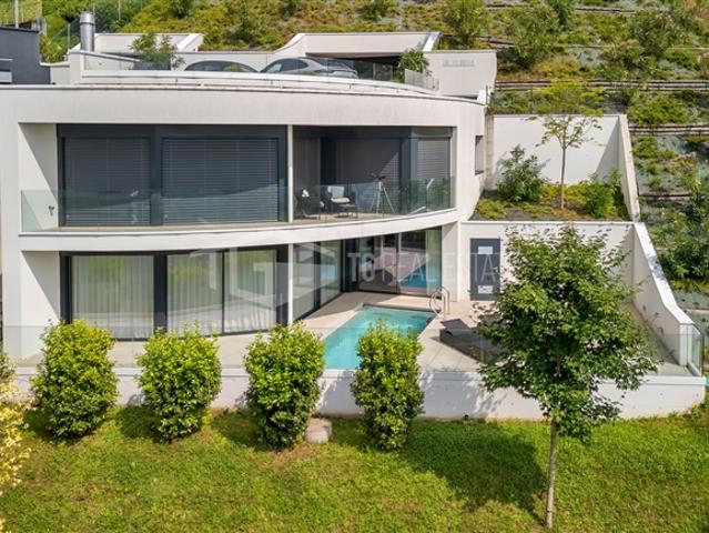 Zeitgemässe Eleganz mit Seeblick