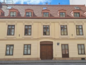 Zeitgemäßer DG Wohnkomfort vereint mit Flair eines revitalisierten Jahrhundertwende Vorstadthauses