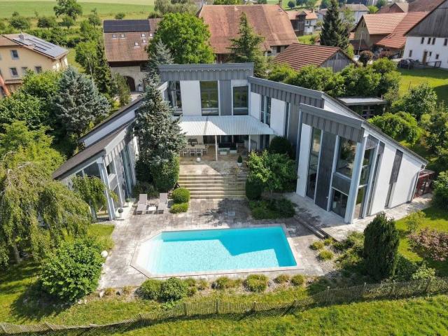 Zeitgenössische 7,5 Zimmer Villa mit Architektur und Pool