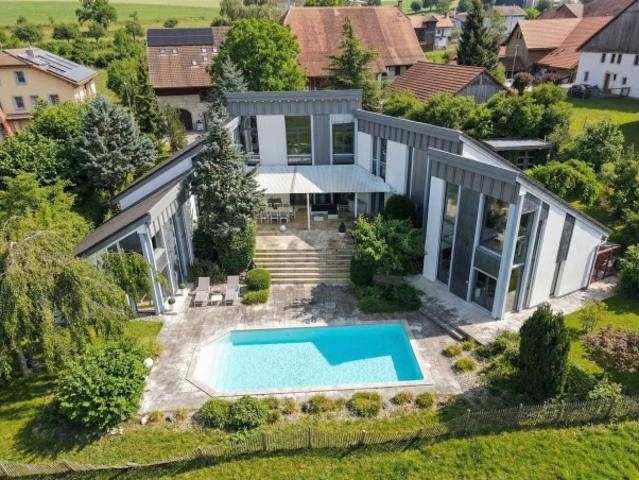 Zeitgenössische 7,5 Zimmer Villa mit Architektur und Pool