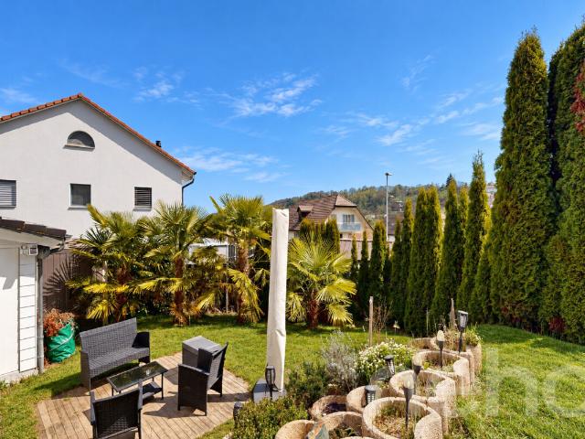 Zeitgenössische Familienvilla mit Garten an den Toren von Estavayer