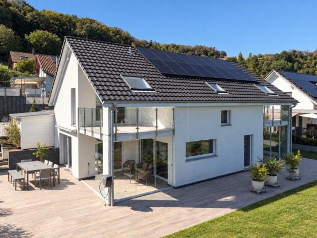 Zeitgenössische freistehende Villa mit offenem Blick in Villeneuve FR