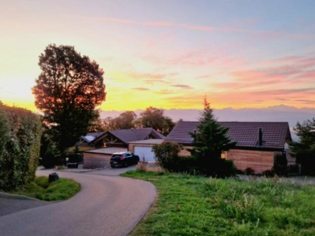Zeitgenössische freistehende Villa – Panoramablicke auf den Genfersee und den Mont Blanc