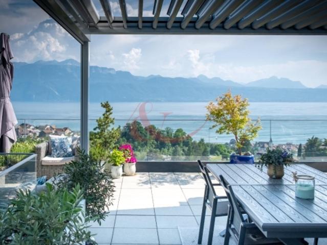 Zeitgenössische Residenz mit Blick auf den See und die Alpen – La Conversion