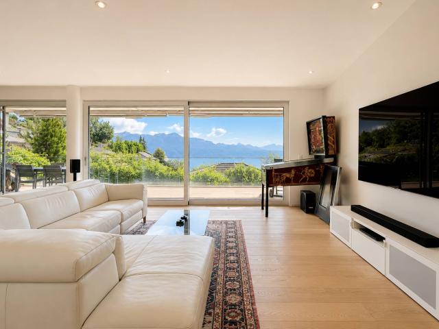 Zeitgenössische Wohnung im Herzen von Lavaux mit Panoramablick auf den Genfersee