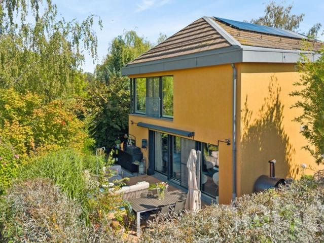 Zeitgenössische Villa mit eigenständigem Atelier am Tor von Lausanne