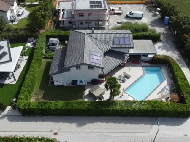 Zeitgenössische Villa mit Pool