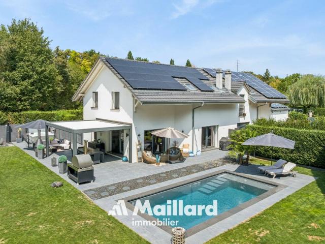 Zeitgenössische Villa mit Schwimmbad in außergewöhnlicher natürlicher Umgebung