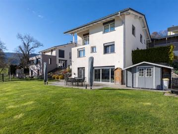 Zeitgenössische 6.5 Zimmer Villa mit vermieteter Einliegerwohnung