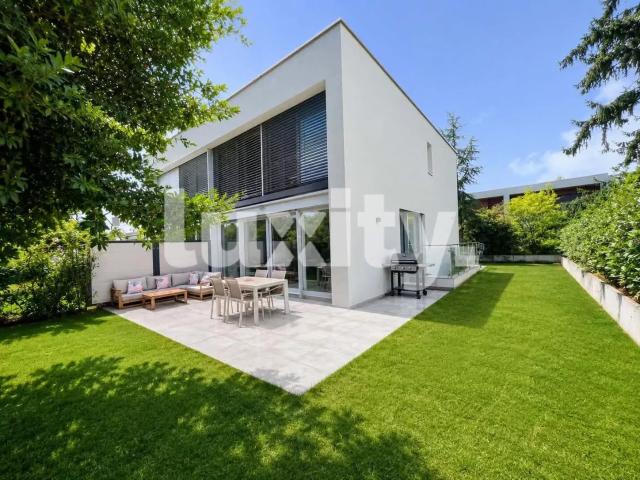 Zeitgenössisches Familienhaus mit großem Garten