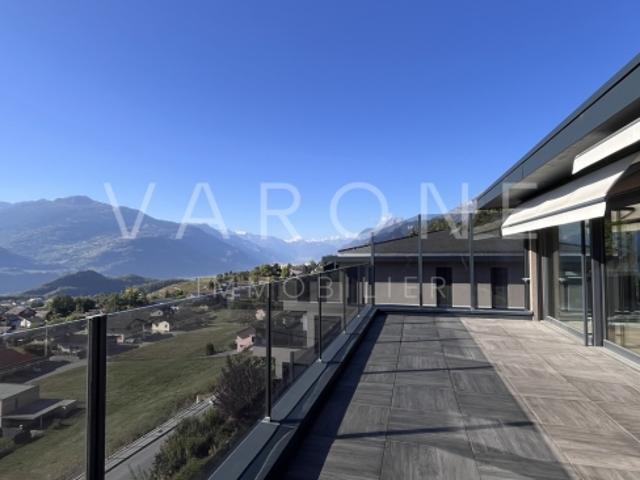 Zeitgenössisches Penthouse mit Panoramaterrasse