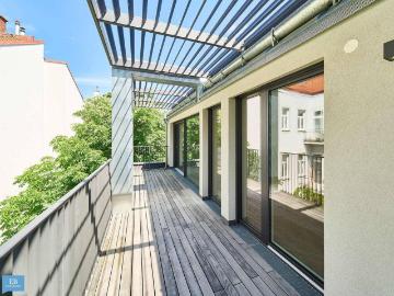Zeitlose Ästhetik in urbaner Ruheoase Edle Dachwohnung mit viel Freifläche