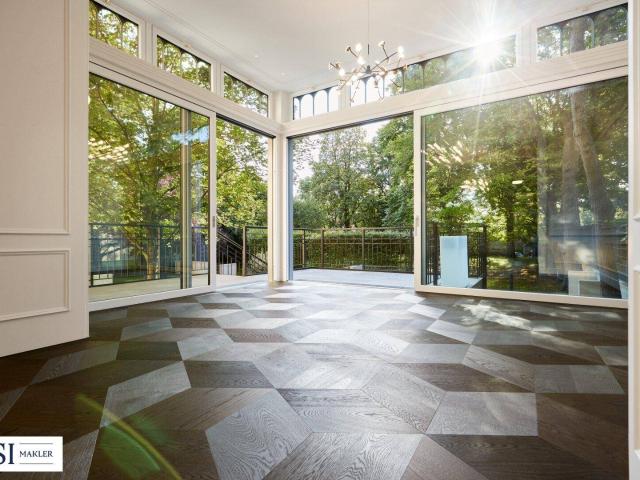 Zeitlose Eleganz in historischem Ambiente! Exklusive Wohnung in prunkvoller Stadtvilla!