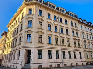 Zeitlose Kapitalanlage im Gründerzeithaus – 2 Zimmer Wohnung mit Balkon und Aufzug
