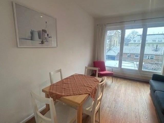 Zeitlose, möblierte Wohnung mit Balkon in der Kölner Südstadt