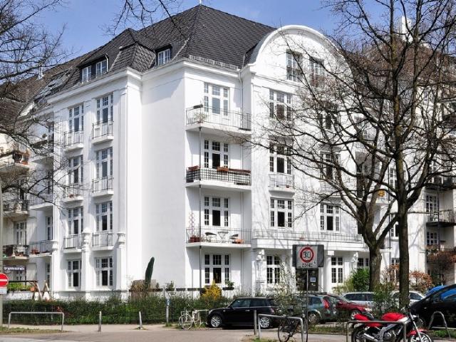 Zeitlose Pracht: Großzügiges Altbau Refugium in begehrter Alsternähe