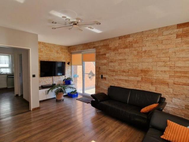ZEITMIETVERTRAG: 4 Zimmer Maisonette mit zwei Terrassen