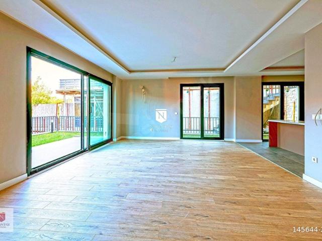 Zekeriyaköy 7. Caddede Yaşamaya Hazır Butik Sitede Villa Eng