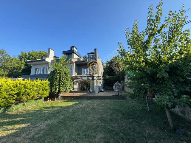 Zekeriyaköy Uskumruköy'de Doğayla İç İçe 3+1 Kiralık Villa