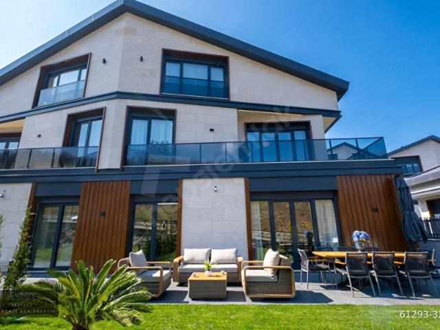 Zekeriyaköy Mavi Ada Evleri 'nde Ormanla Çevrili, Satılık Villa