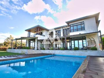 Zekeriyaköy Ormanada Şerefiyeli H700 Tip Deniz Manzaralı Asansörlü Satılık Villa Emsalsiz