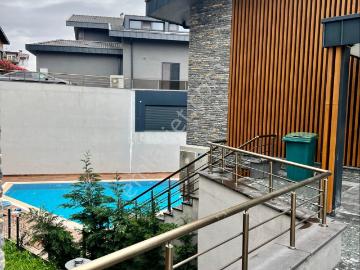 Zekeriyaköyde Modern Yeni Yapım Akıllı Ev Sistemli Kiralık Villa