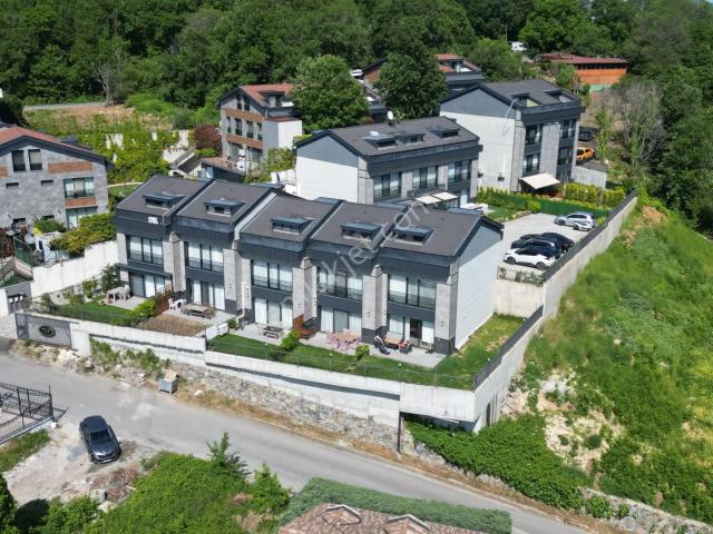 Zekeriyaköy'de Konfor Ve Prestiji Bir Arada Sunan 4+1 Tripleks Villa